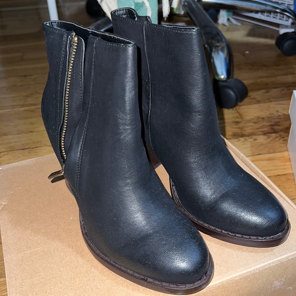 UO silence + noise black booties - Picture 1 of 4